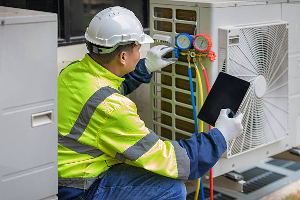 Professional Hvac technician working in Villa Park, IL
